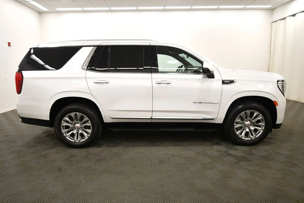 Used 2022 White GMC Denali image 9