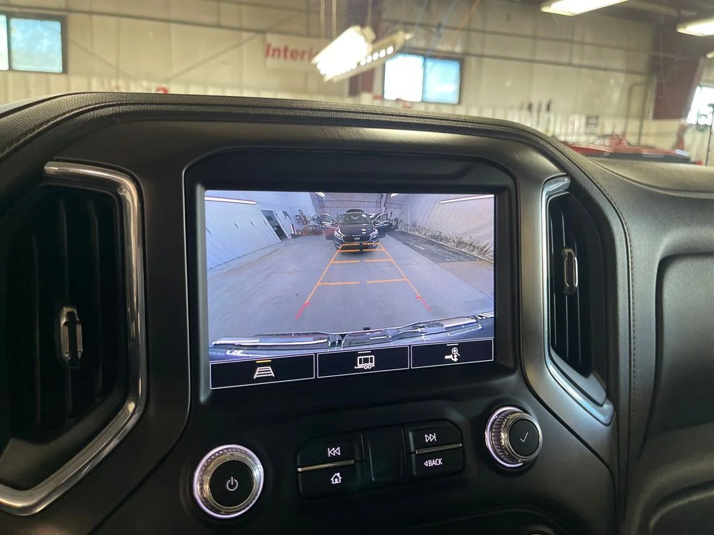 Used 2022 White GMC AT4 image 24