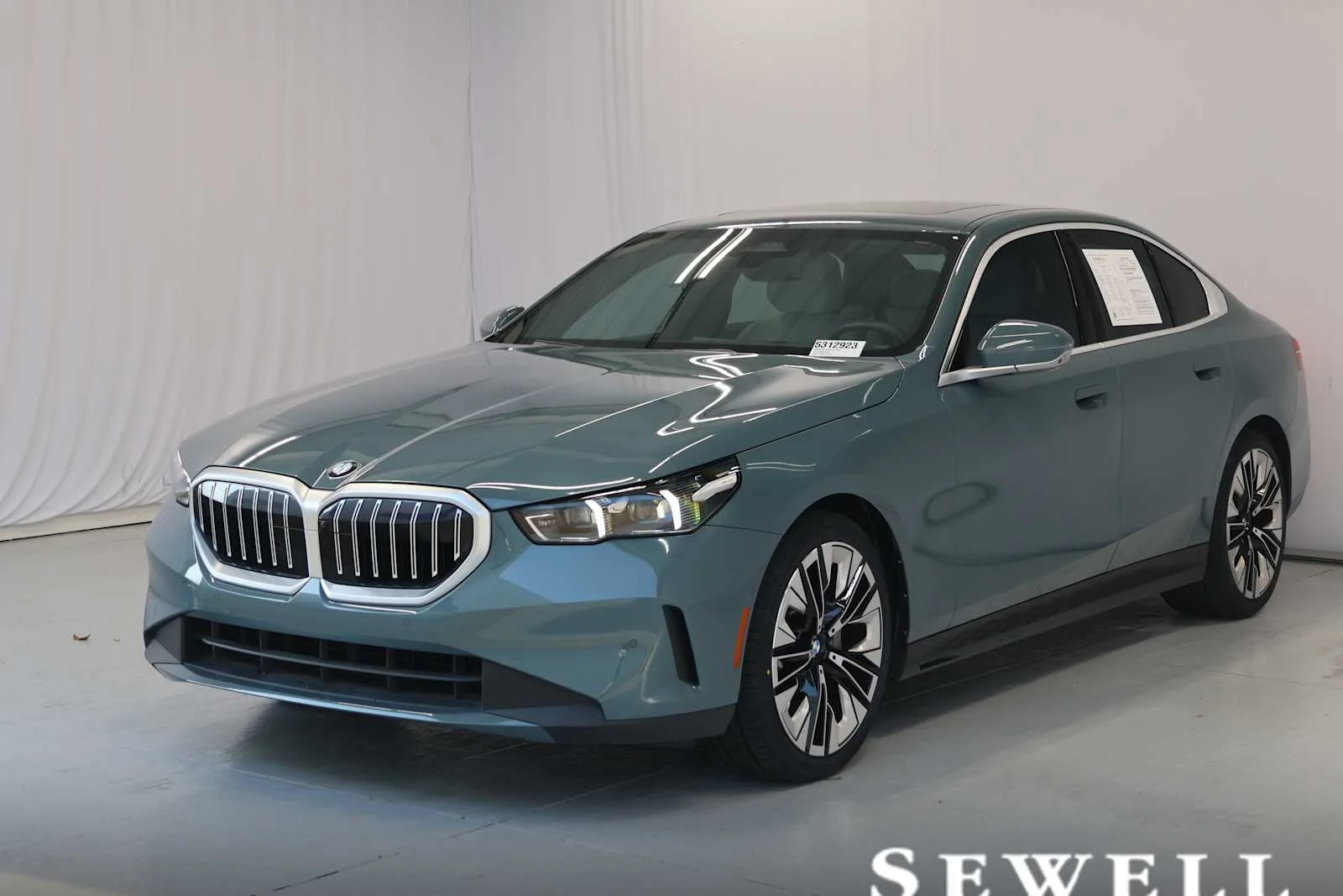 2025 BMW 530i 530i