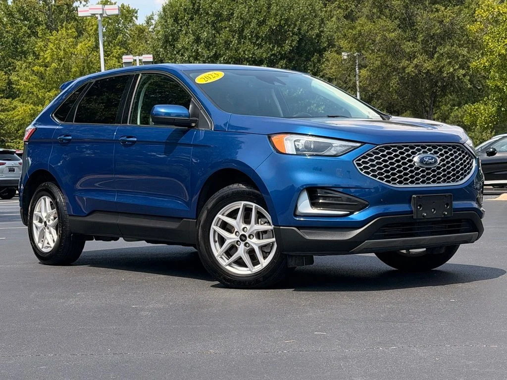 Used 2023 Blue Ford SEL image 2