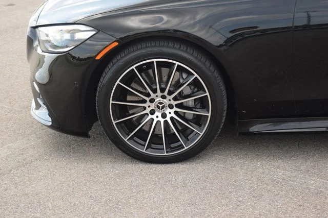 Used 2021 Black Mercedes-Benz S 580 image 25