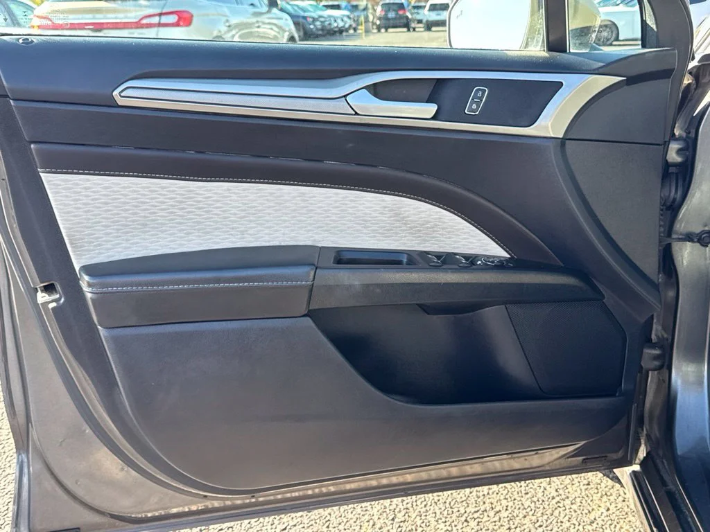 2020 Ford Fusion SE - Photo 10
