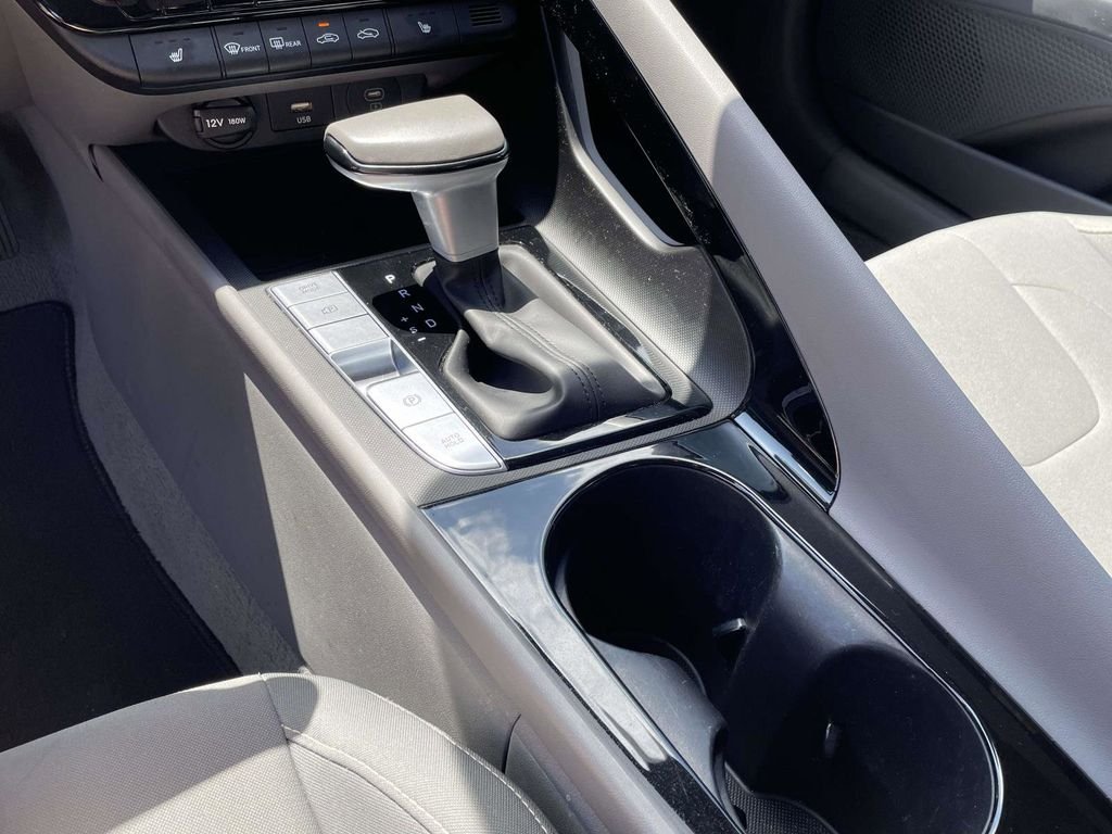 Used 2025 Red Hyundai SEL Convenience image 20