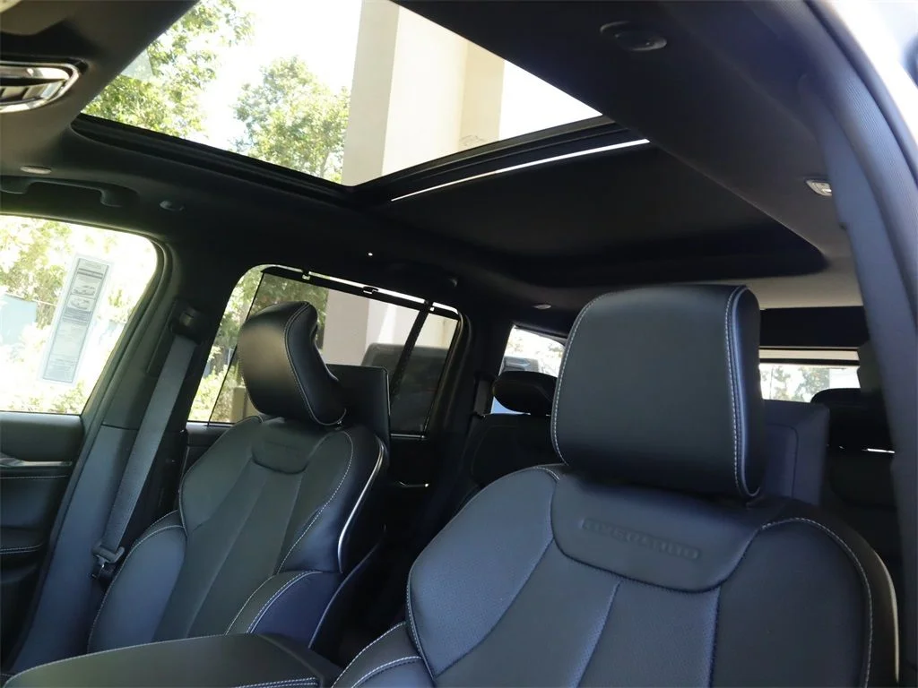 2023 Jeep Grand Cherokee Overland - Photo 22