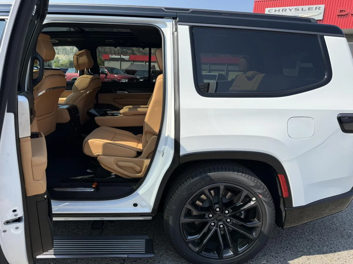 New 2026 White Jeep Summit Reserve image 18