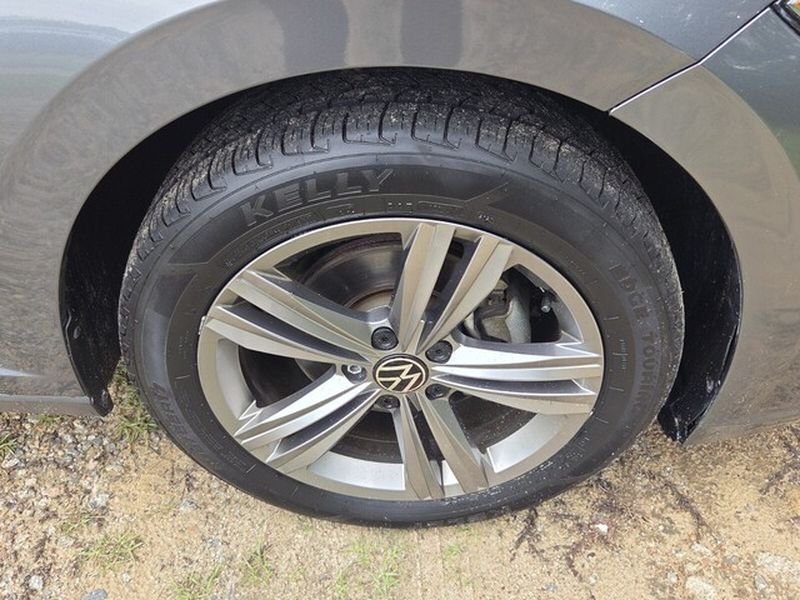 Used 2024 Platinum Gray Metallic Volkswagen SE image 15