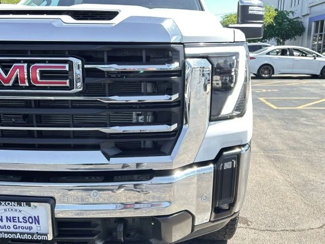 Used 2024 White GMC SLT image 3