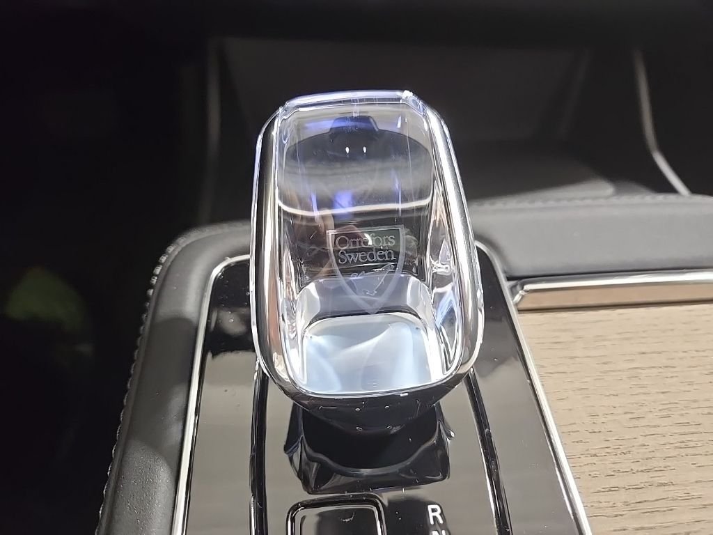 2026 Volvo XC90 Plus - Photo 16