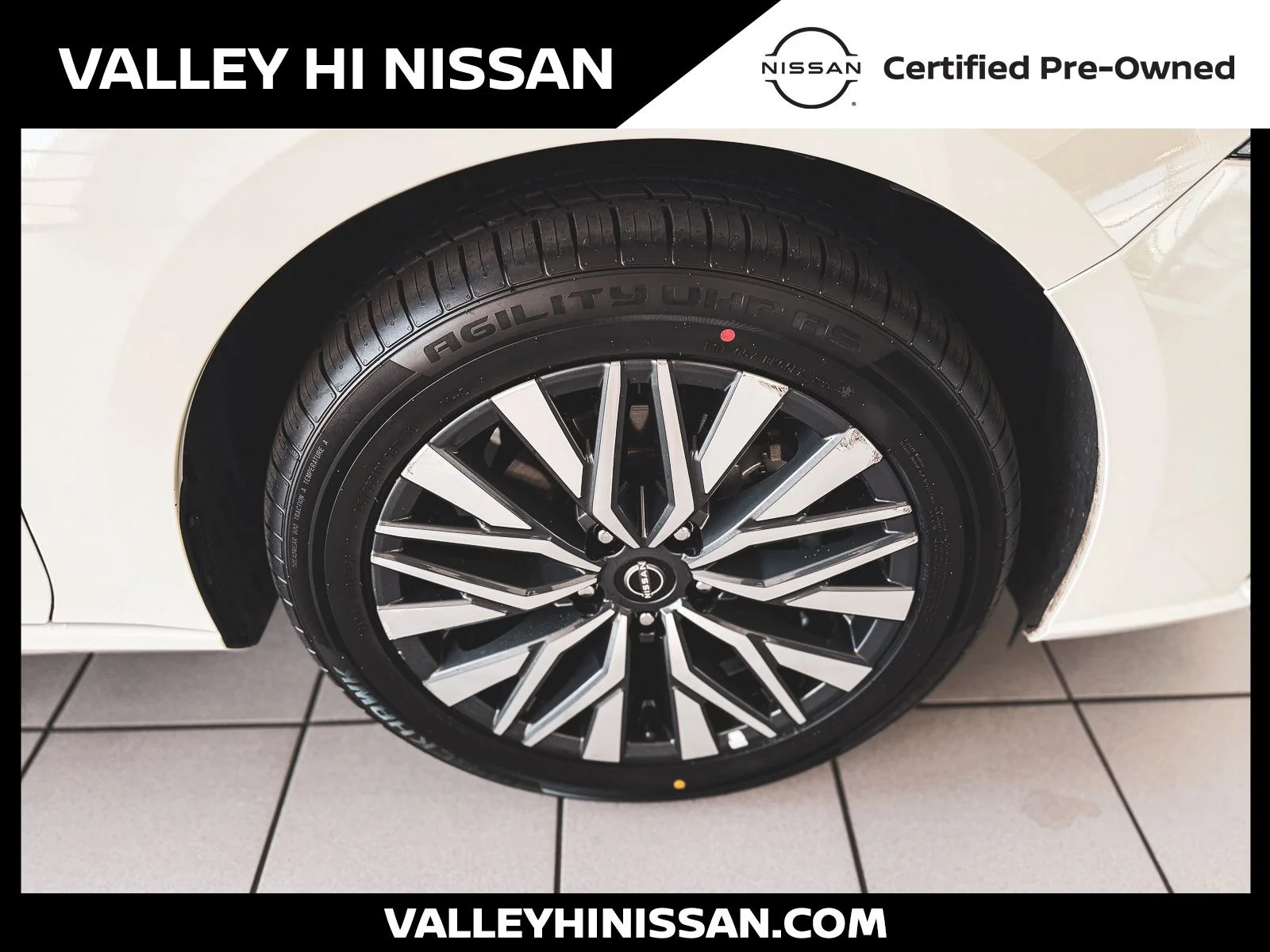 Used 2025 White Nissan 2.5 SV image 13