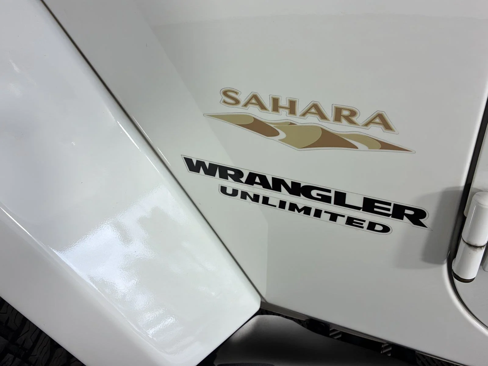 Used 2014 Bright White Clearcoat Jeep Sahara image 9