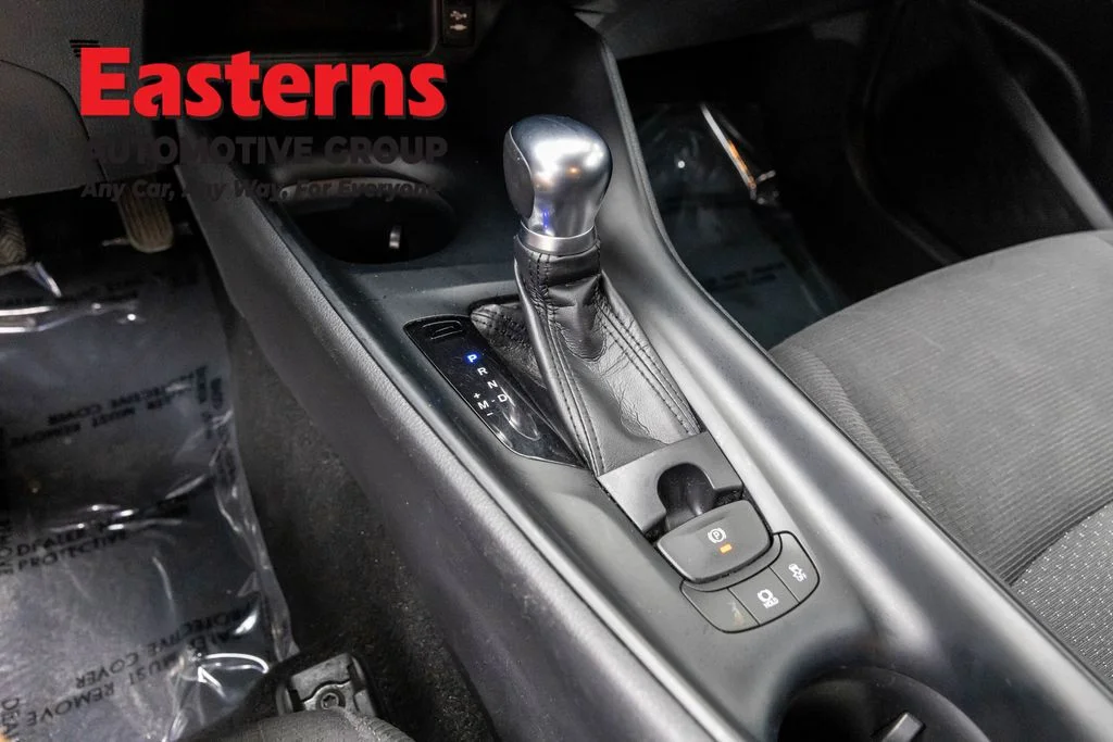 Used 2018 White Toyota XLE Premium image 13