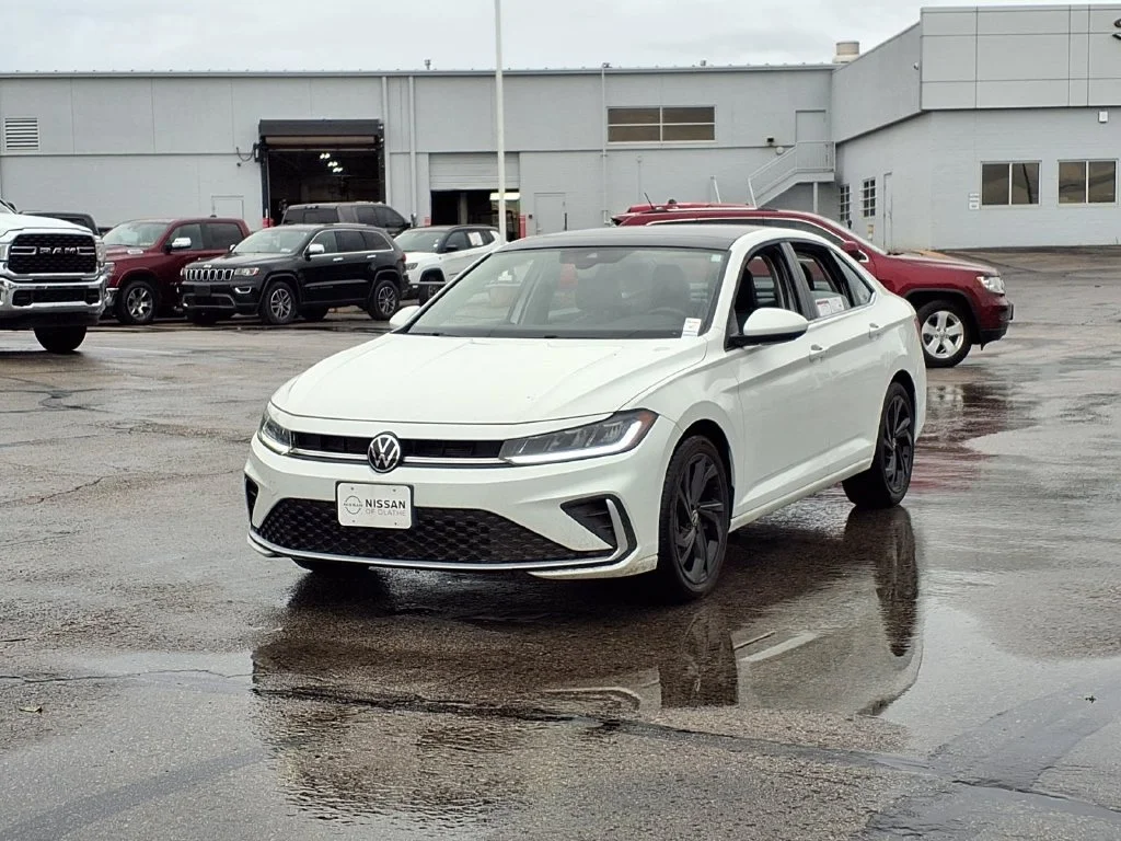 Used 2025 Volkswagen Jetta SE with VIN 3VW7X7BUXSM045396 for sale in Kansas City