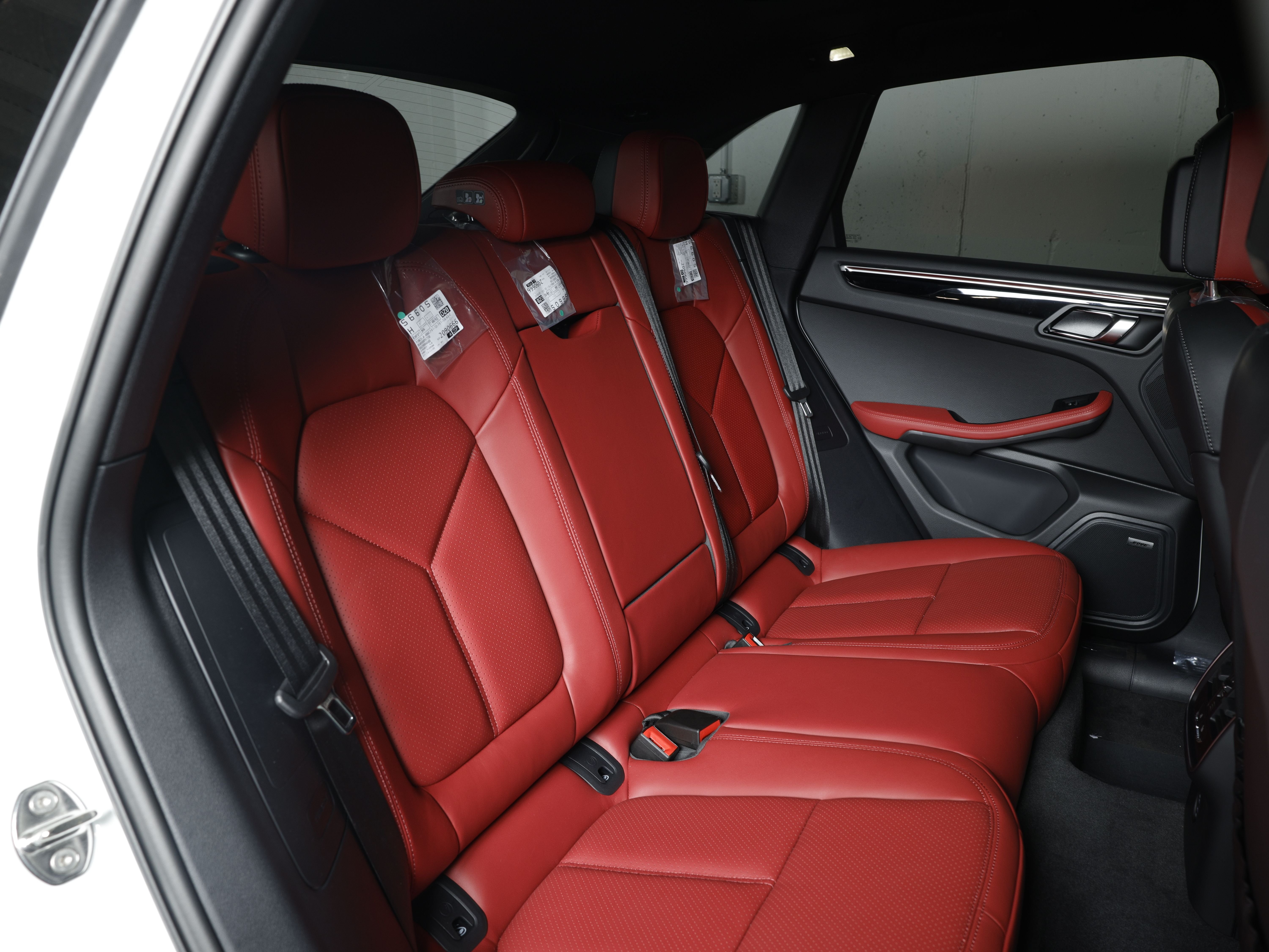 2026 Porsche Macan T - Photo 18