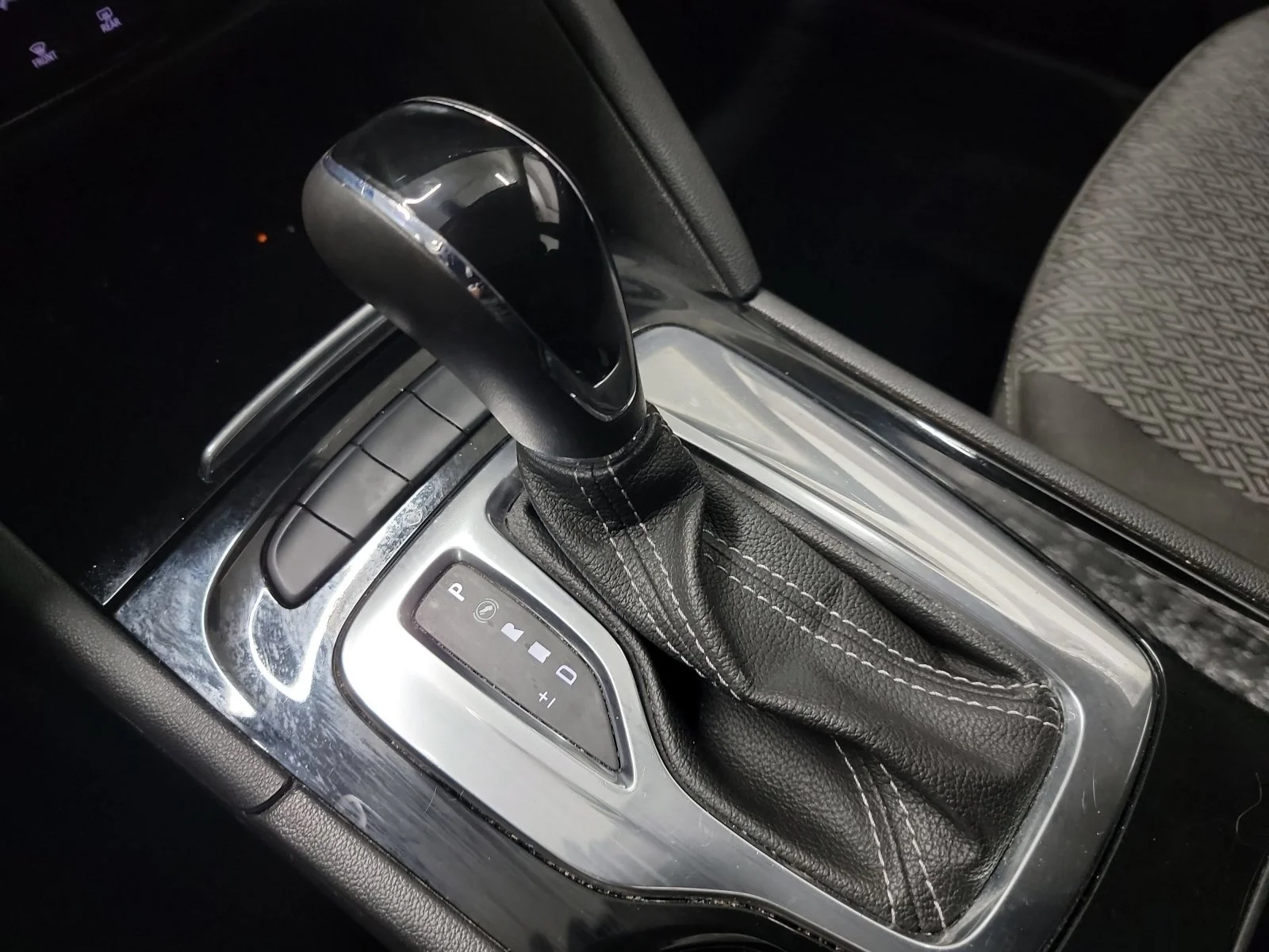Used 2019 White Frost Tricoat Buick Preferred image 25