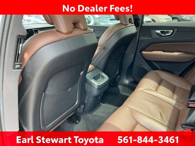 Used 2019 White Volvo T5 Momentum image 23