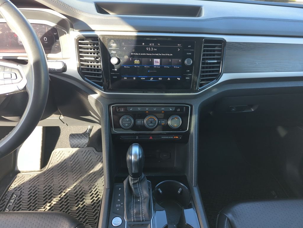 Used 2022  Volkswagen 3.6L V6 SE w/Technology image 25