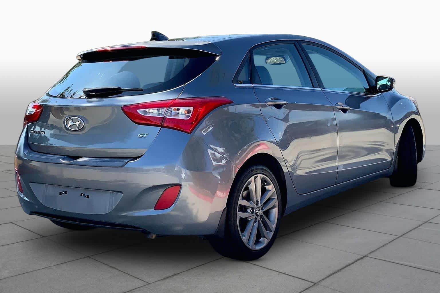 Used 2016 Galactic Gray Hyundai  image 13