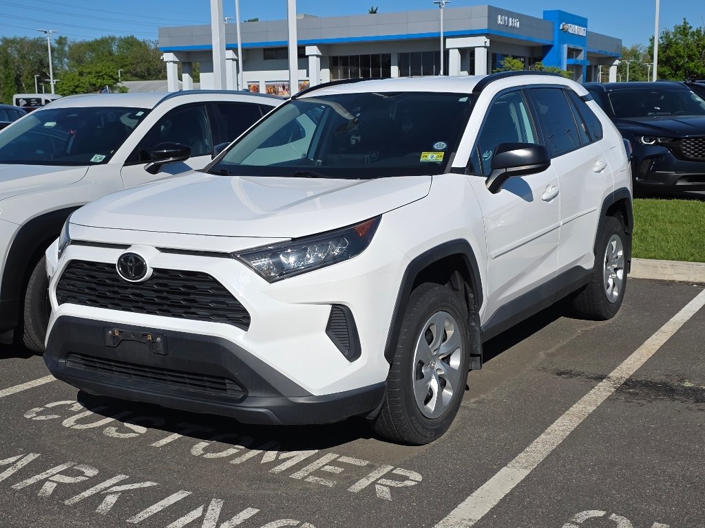 2021 Toyota RAV4 LE AWD's photo