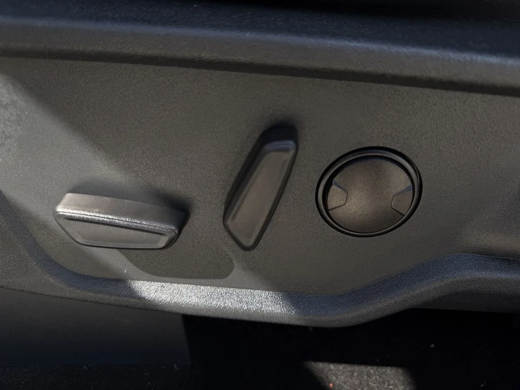Used 2022 Black Ford Wildtrak image 25