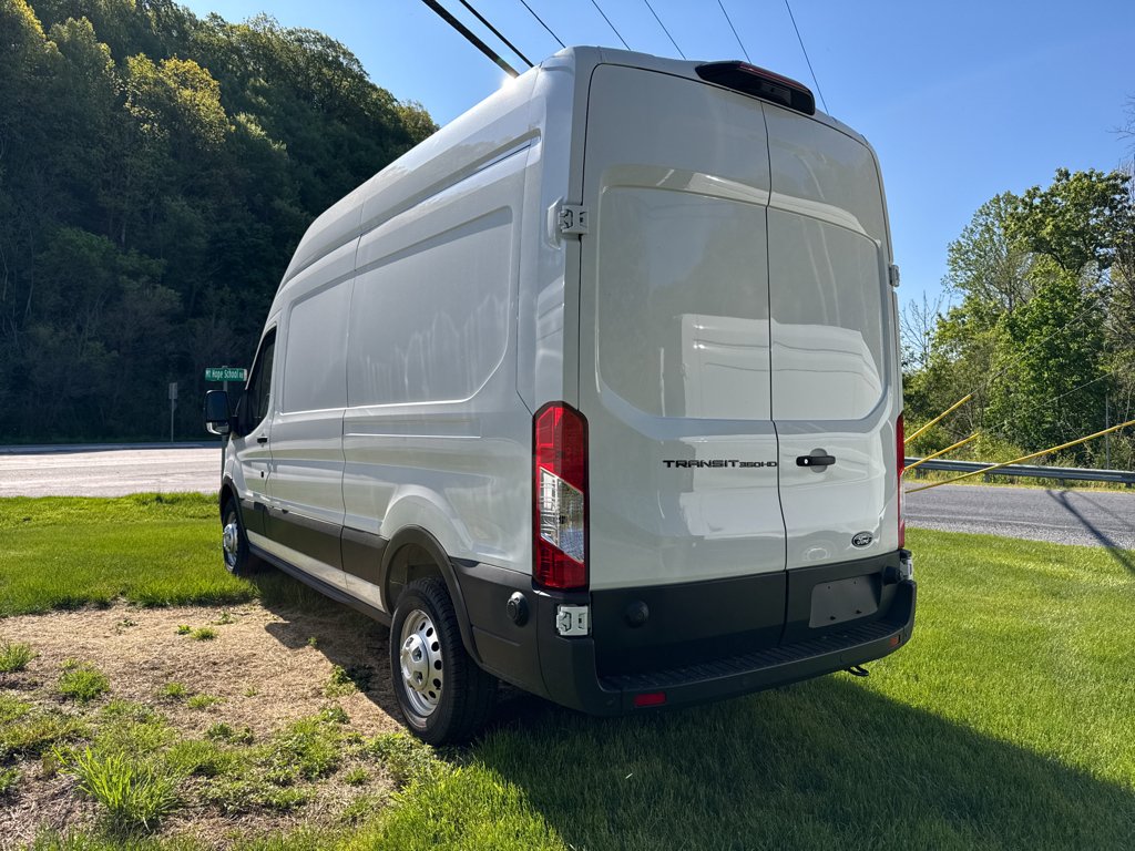 New 2026 Oxford White Ford Base w/9,950 lb. GVWR image 19