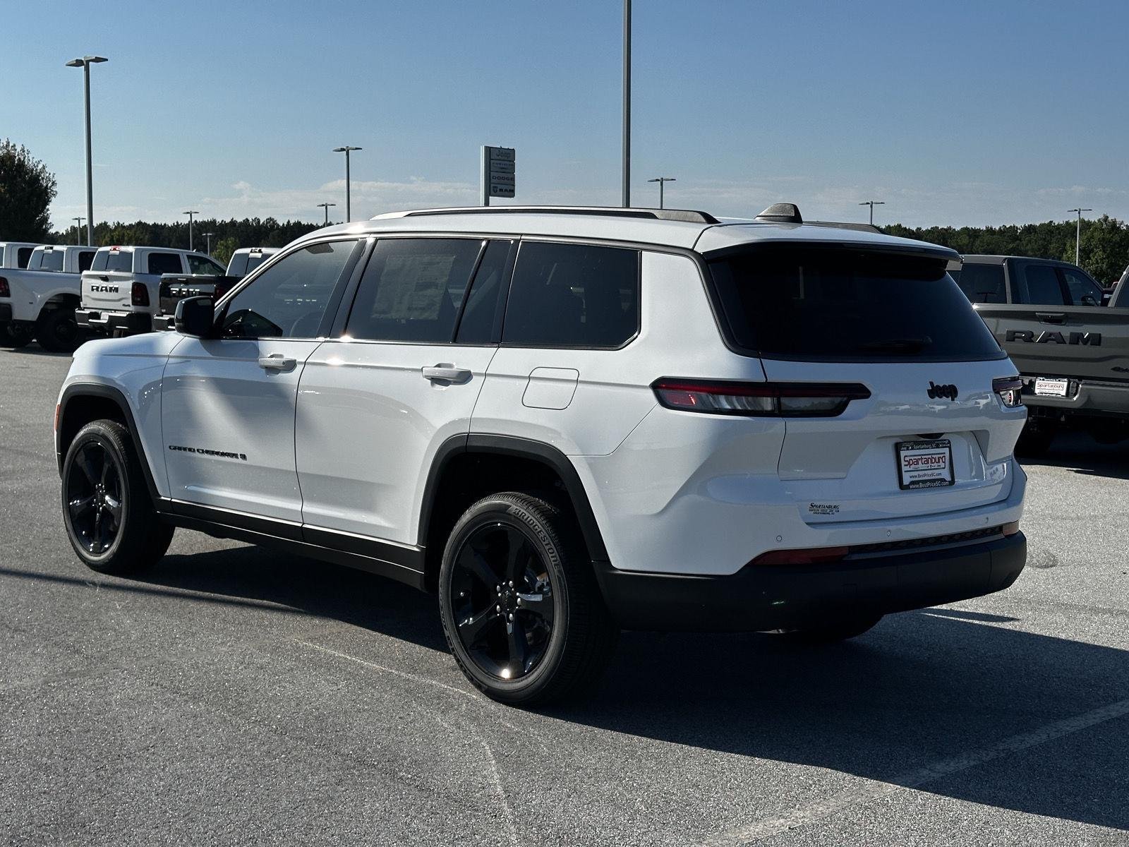 New 2026 Bright White Clear-Coat Exterior Paint Jeep Limited image 6