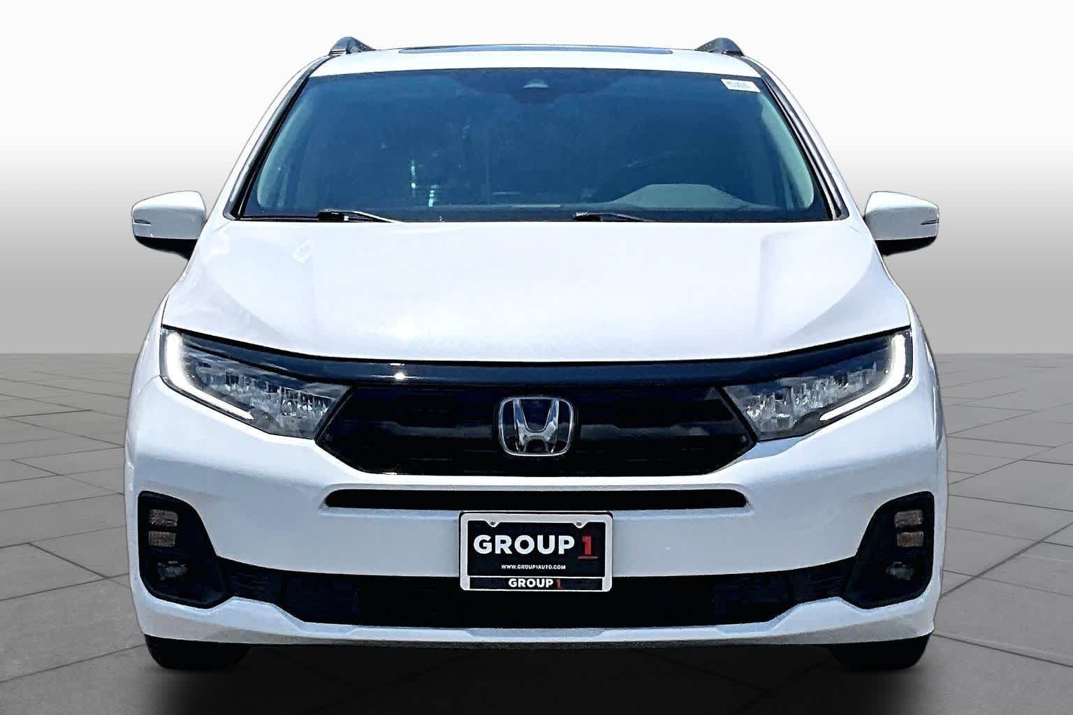 Used 2025 Platinum White Pearl Honda Touring image 4