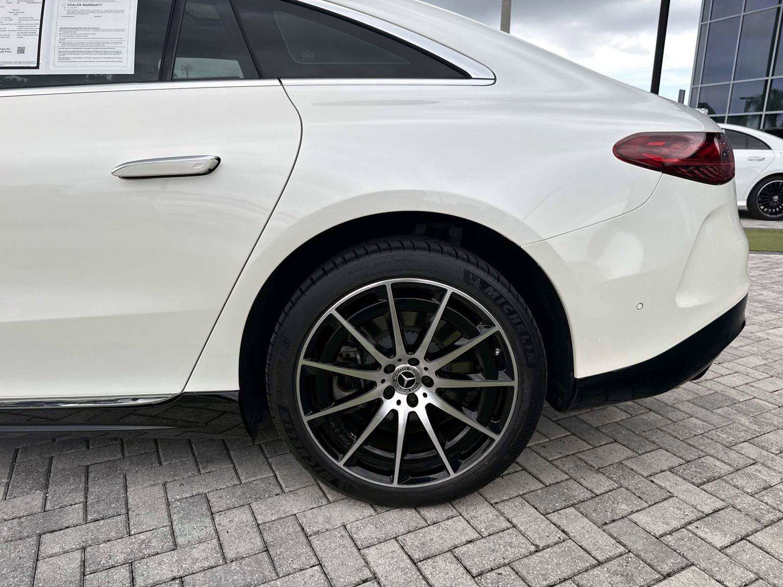 Used 2023 MANUFAKTUR Diamond White Metallic Mercedes-Benz 580 image 10