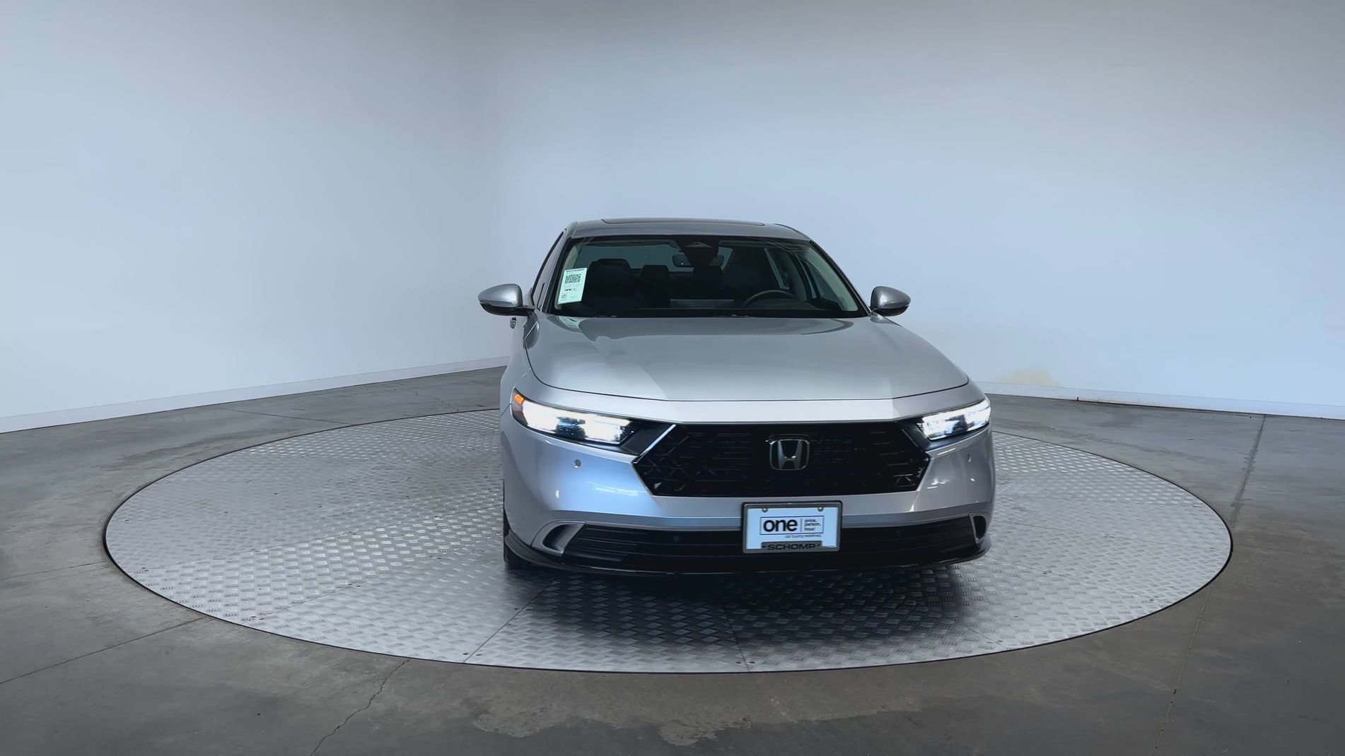 Used 2024 Solar Silver Metallic Honda EX-L image 3