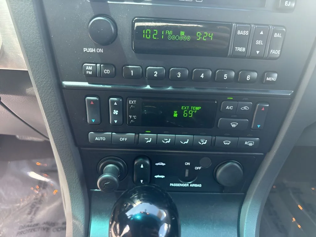 Used 2002 White Ford Base image 18