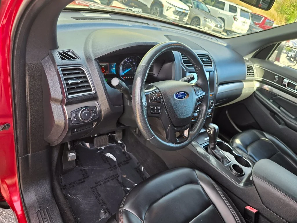 Used 2019 Red Ford XLT image 26