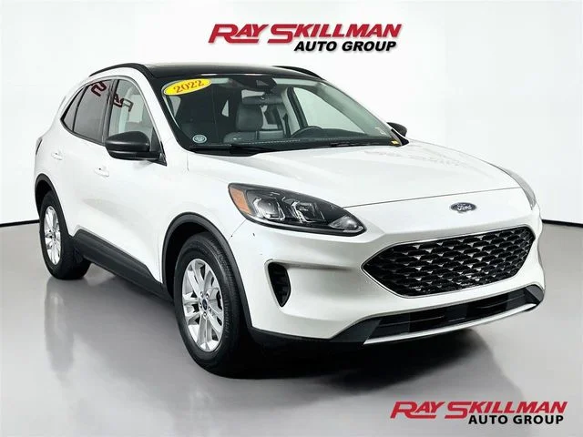 Used 2022 White Ford SE image 1