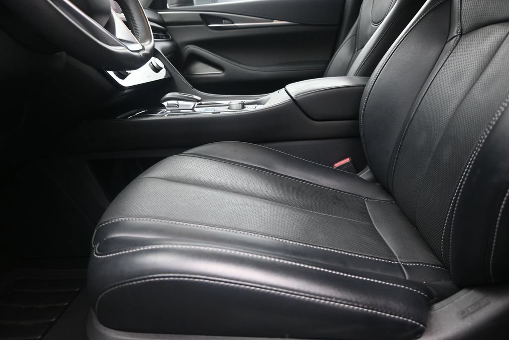Certified Used 2023 White INFINITI LUXE image 13