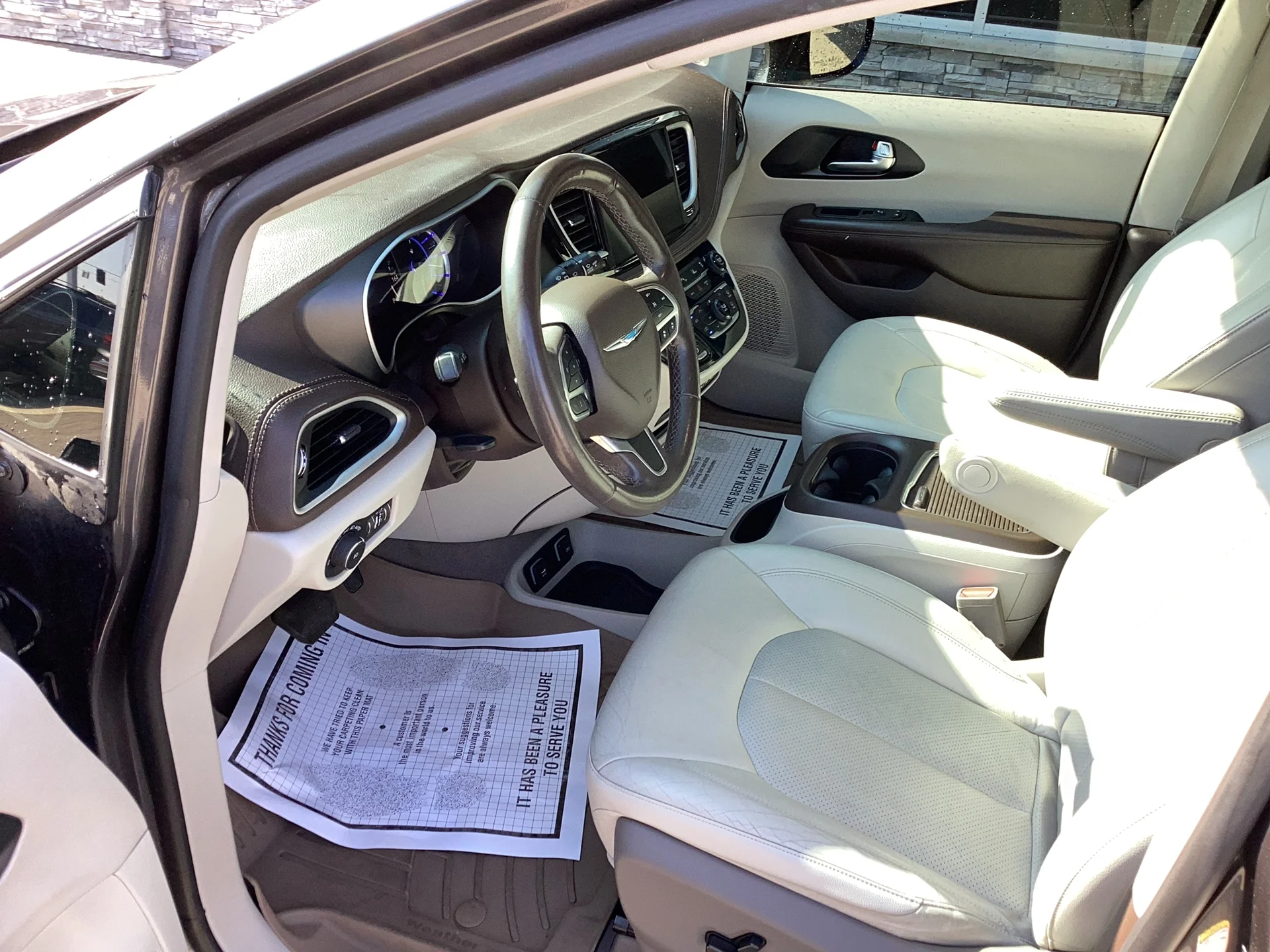 Used 2021 Granite Crystal Metallic Clear Coat Chrysler Touring L image 10