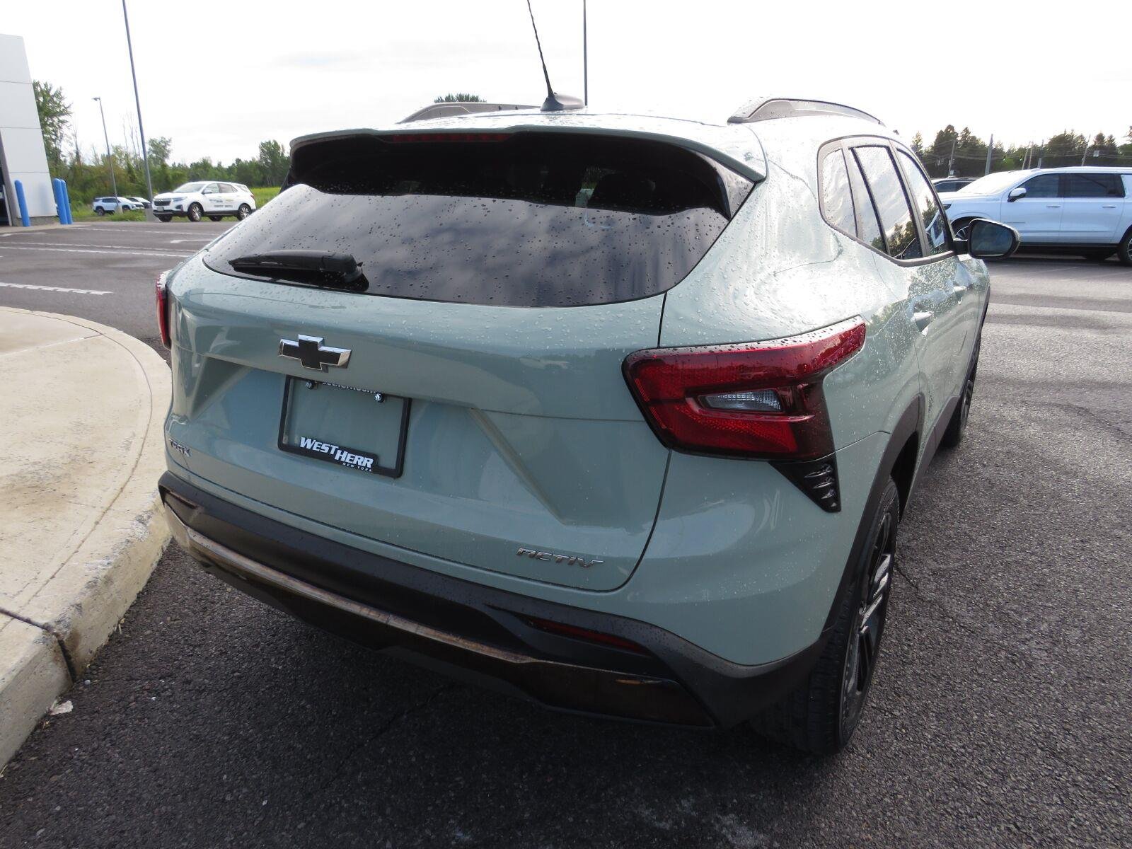 Used 2024 Cacti Green Chevrolet ACTIV image 8