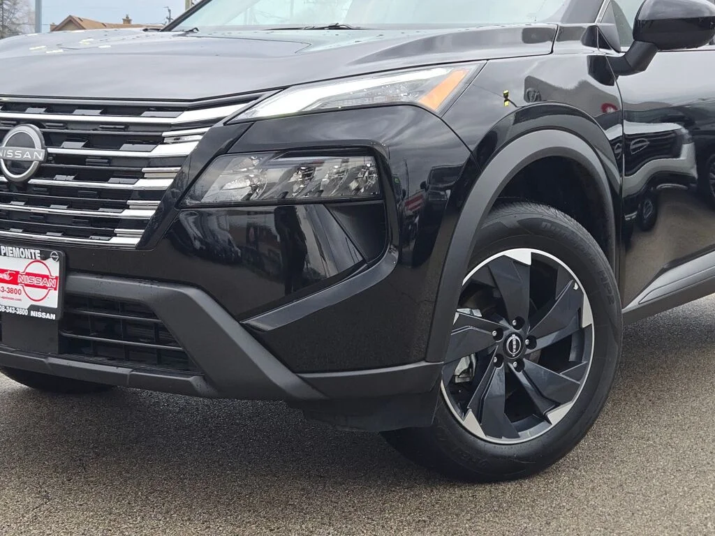 Used 2025 Black Nissan SV image 3