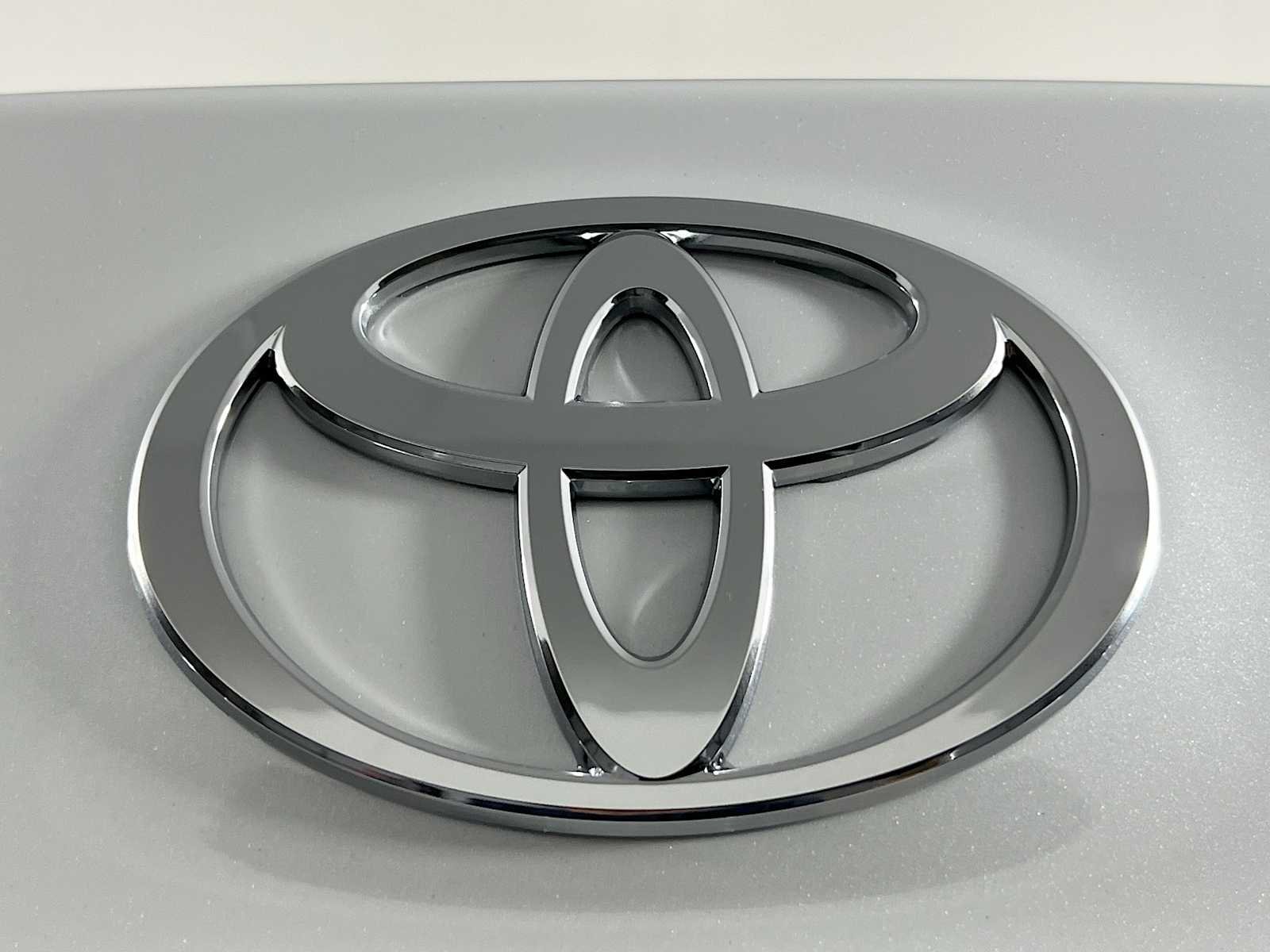 New 2026 Wind Chill Pearl Toyota XLE image 19