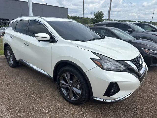 Used 2021 White Nissan Platinum image 5