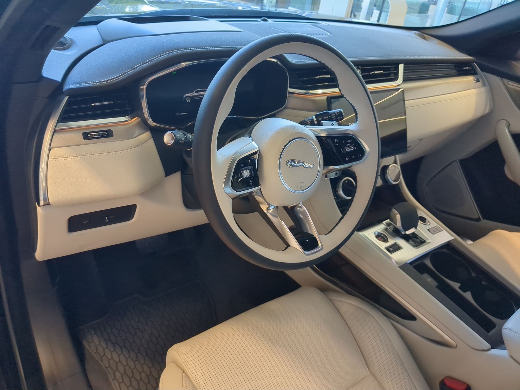 2026 Jaguar F-Pace R-Dynamic S - Photo 13