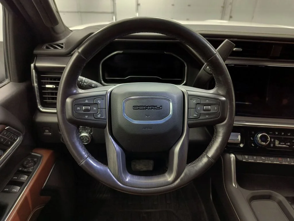 Used 2024 White Frost Tricoat GMC Denali Ultimate image 15