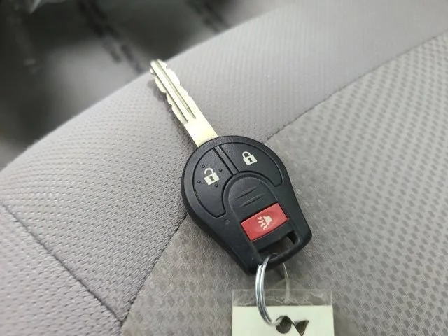 Used 2011 Brilliant Silver Nissan S image 27