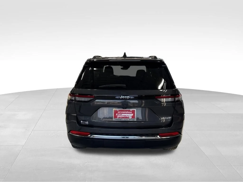 Used 2022 Gray Jeep Limited image 4