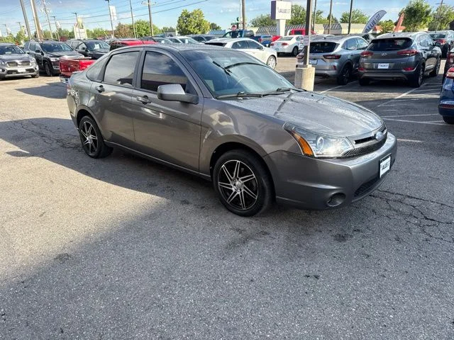 Used 2010 Gray Ford SES image 2
