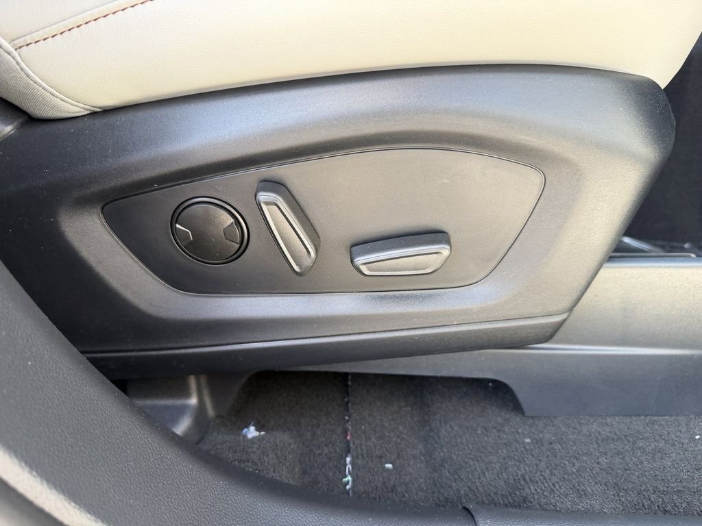 New 2026 Star White Metallic Tri-Coat Ford Active image 12