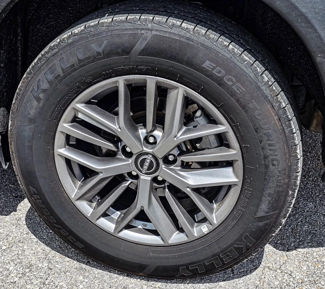 Used 2023  Nissan S image 6