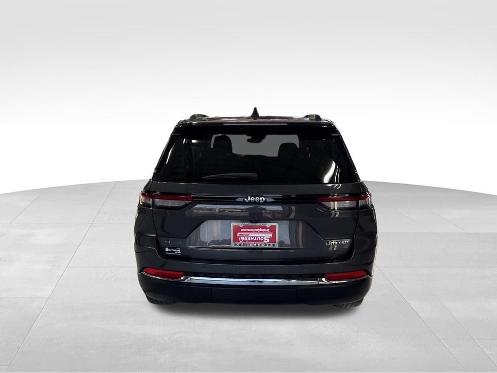 Used 2022 Gray Jeep Limited image 4