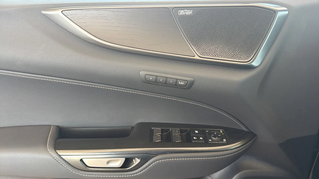 Used 2025 Obsidian Lexus Luxury image 24