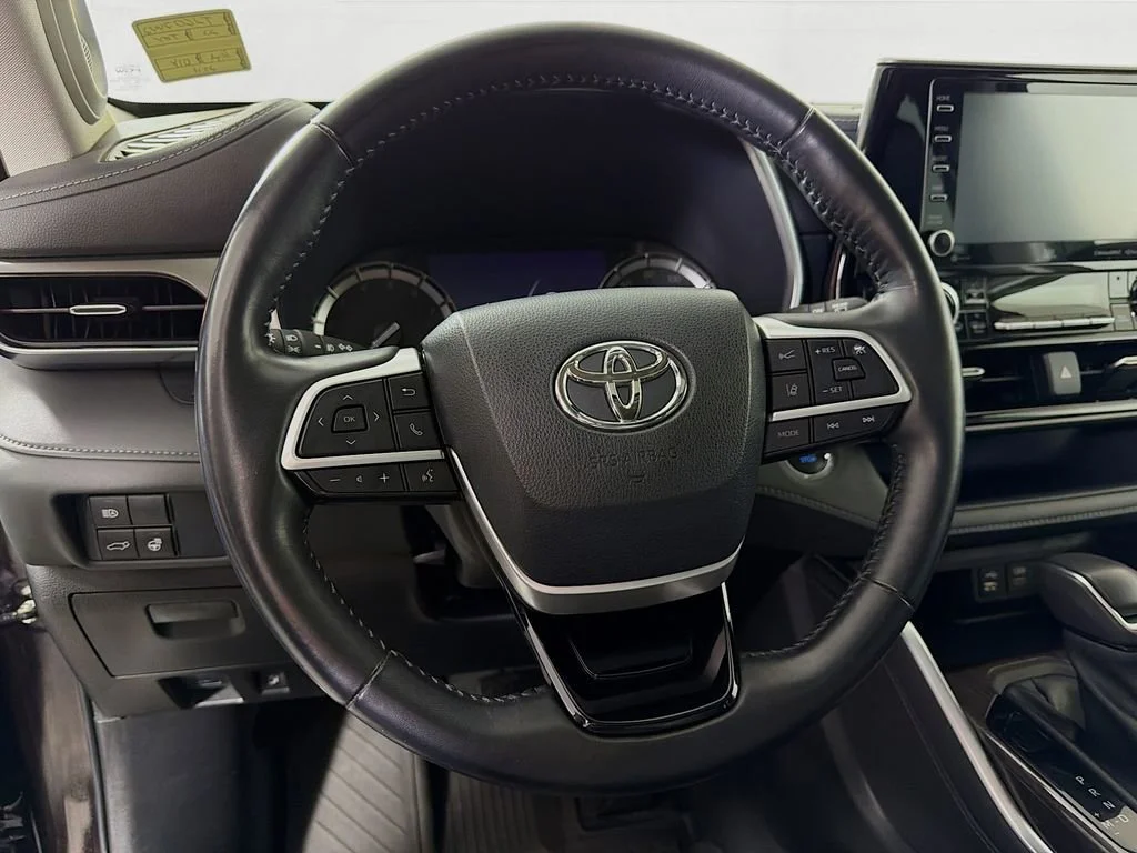 Used 2022 Midnight Black Met Toyota Limited image 13