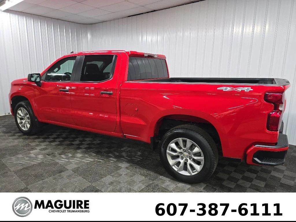 Used 2023 Red Chevrolet Custom image 4