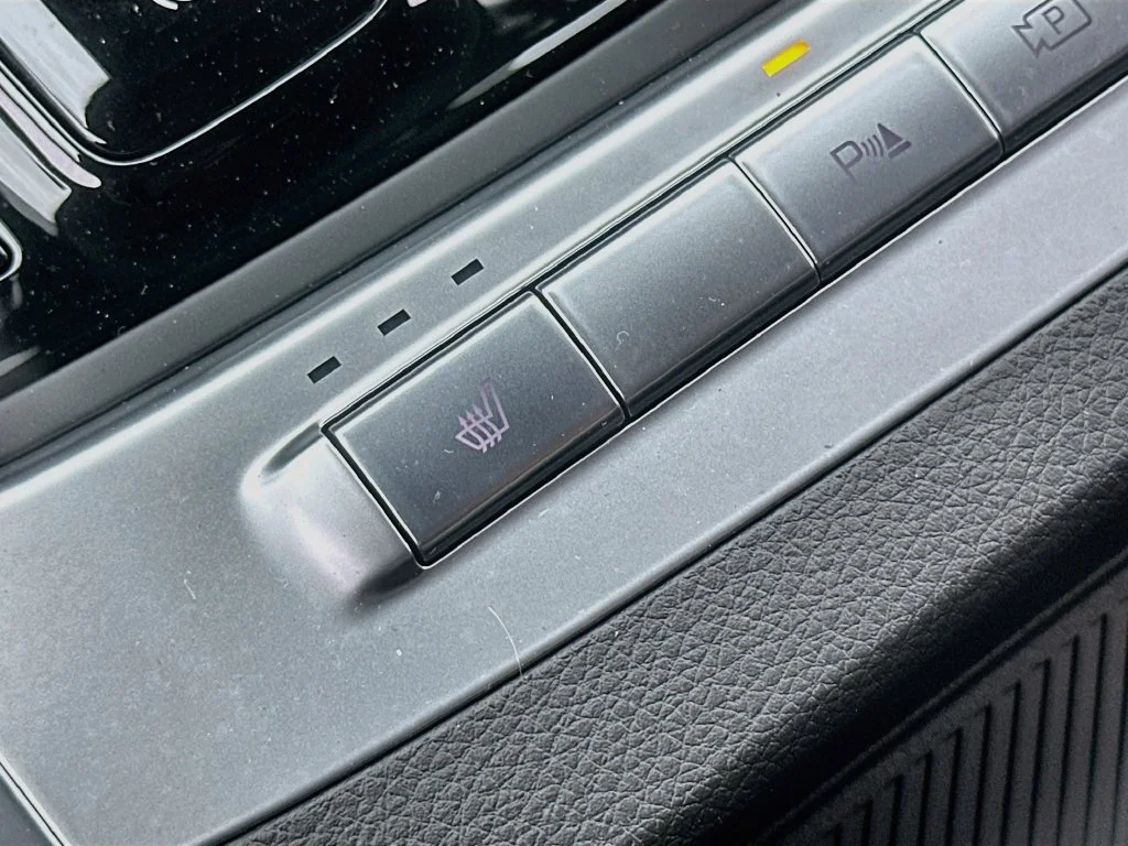 New 2027 Ivory Silver Kia EX image 20