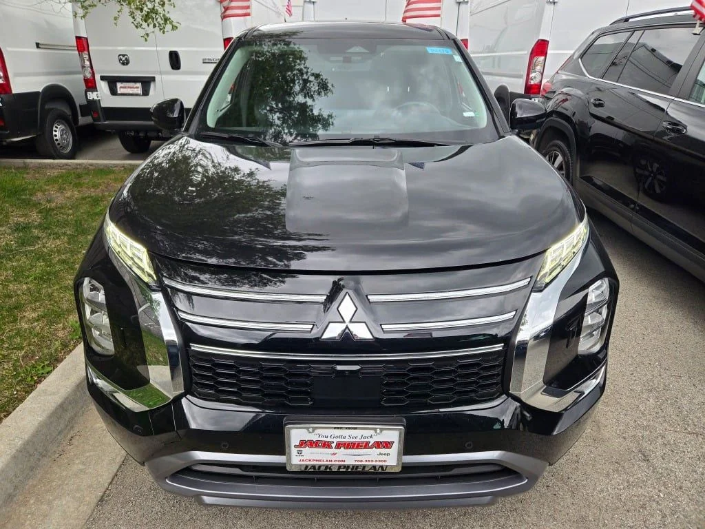 Certified Used 2025 Blue Mitsubishi SE image 3